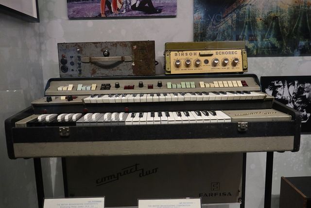 Farfisa Compact (1964)