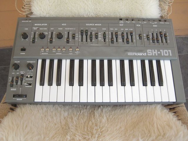 Roland SH-101 (1982)