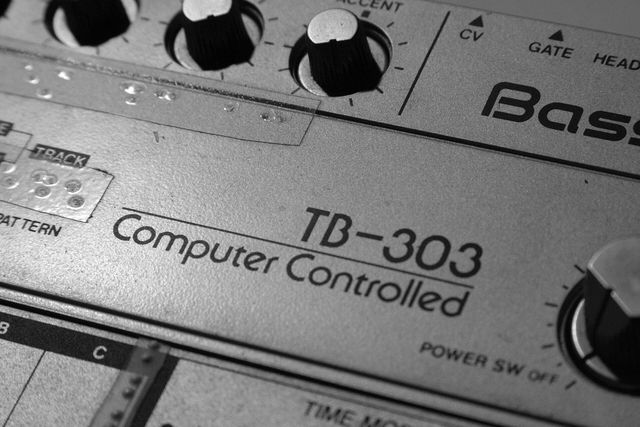 Roland TB-303 (1981)