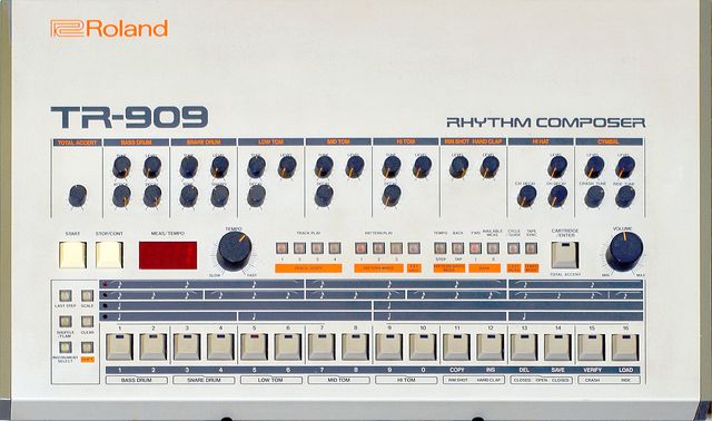 Roland TR-909 (1983)