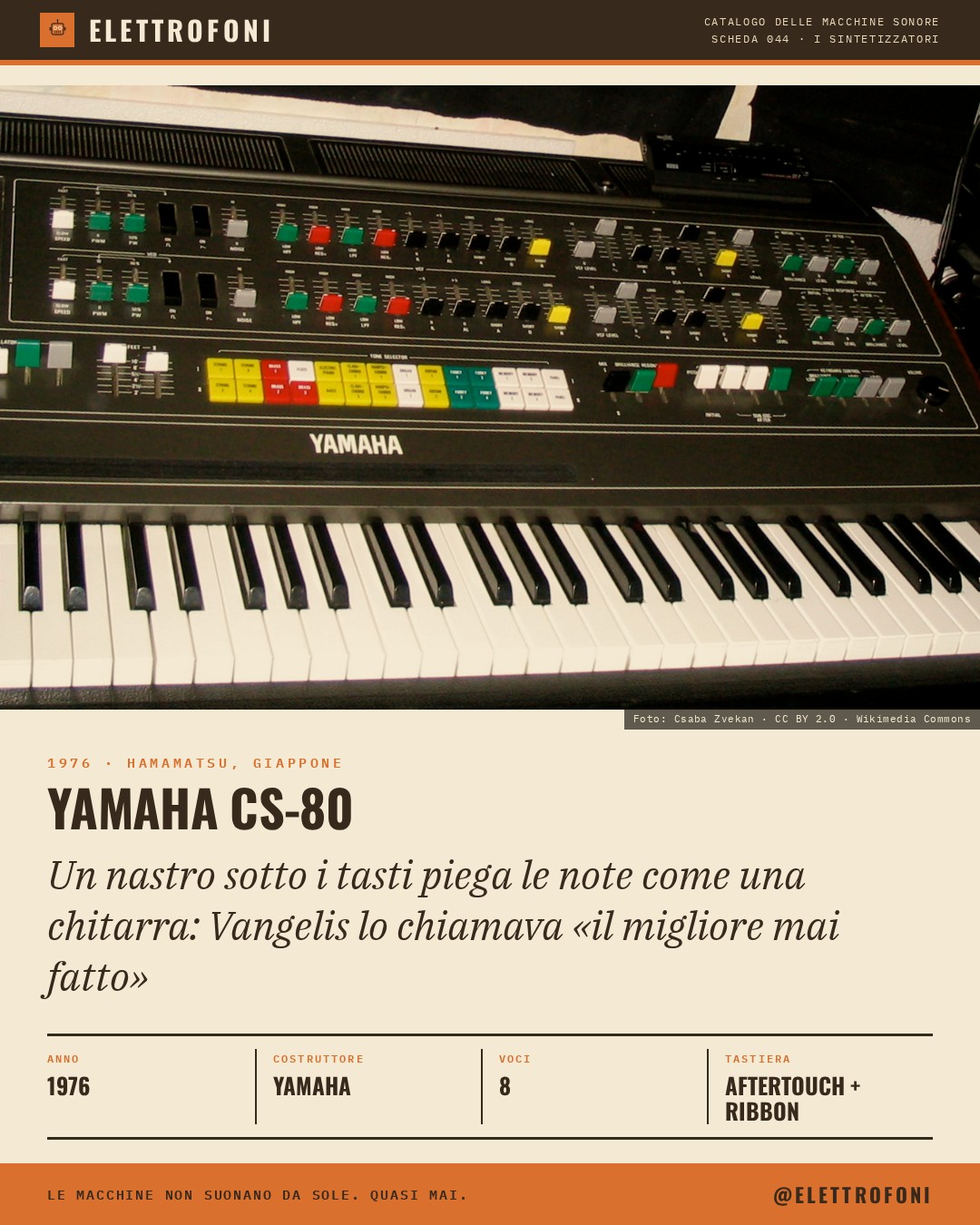 Yamaha CS-80: fotografia dello strumento del 1976, costruito da Yamaha. Un nastro sotto i tasti piega le note come una chitarra: Vangelis lo chiamava «il migliore mai fatto».